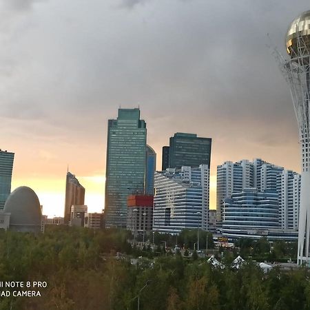 Апартаменты В Центре Левого Берега Astana Buitenkant foto