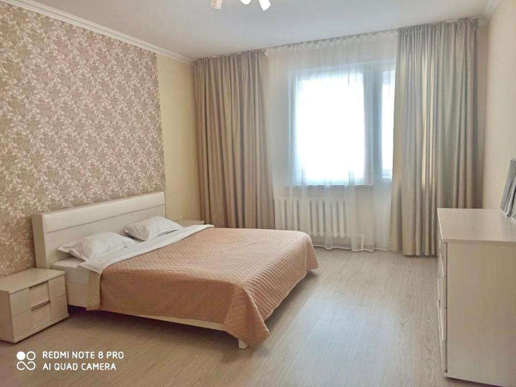 Апартаменты В Центре Левого Берега Astana Buitenkant foto