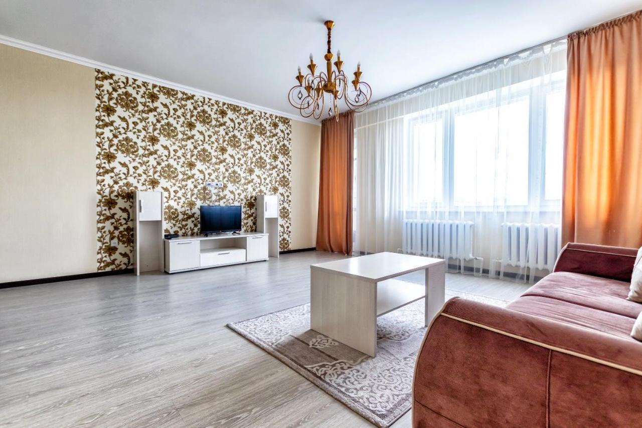 Апартаменты В Центре Левого Берега Astana Buitenkant foto